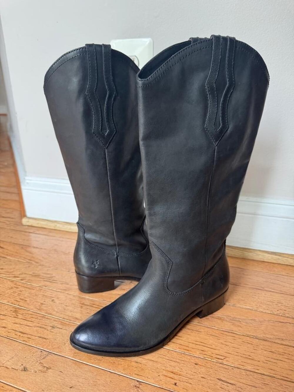 FRYE Boots Womens 6.5 Ray Seam Pull On boots (bota1500